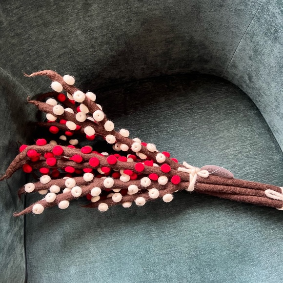 Felted Holly Berry Branches Wool 6 Branches Centerpiece Mantle Decor - Picture 5 of 8